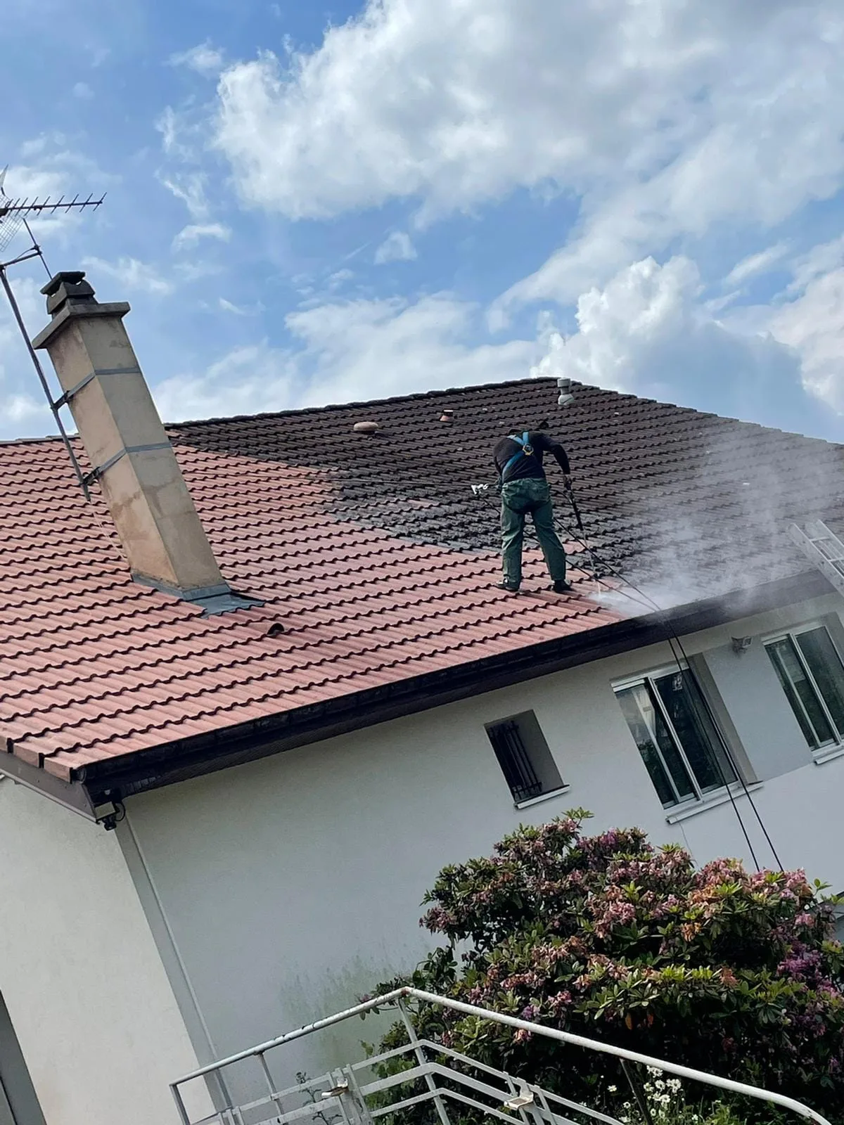 Démoussage de toiture haute pression, avant et après — ZD Habitat Sur